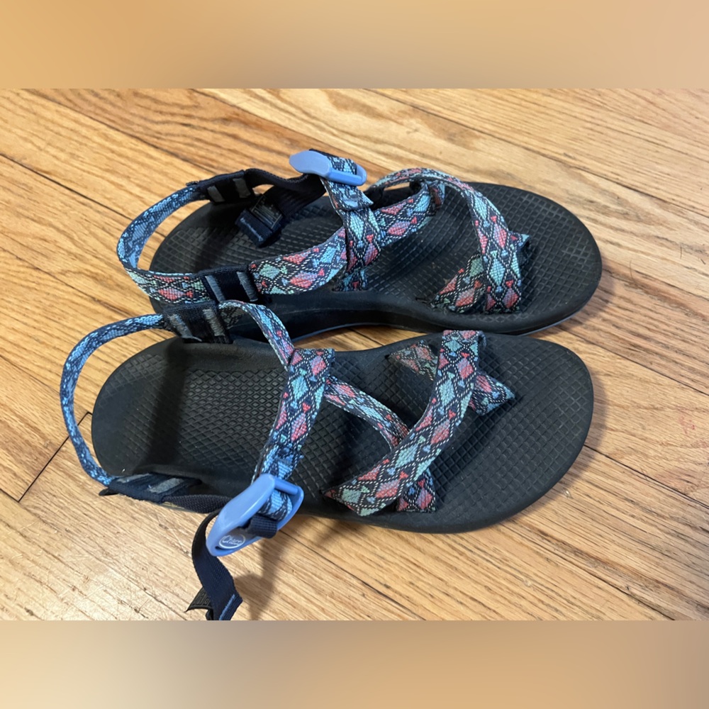 Women’s Chaco Chacos Size 7 Black and pink Sandals
